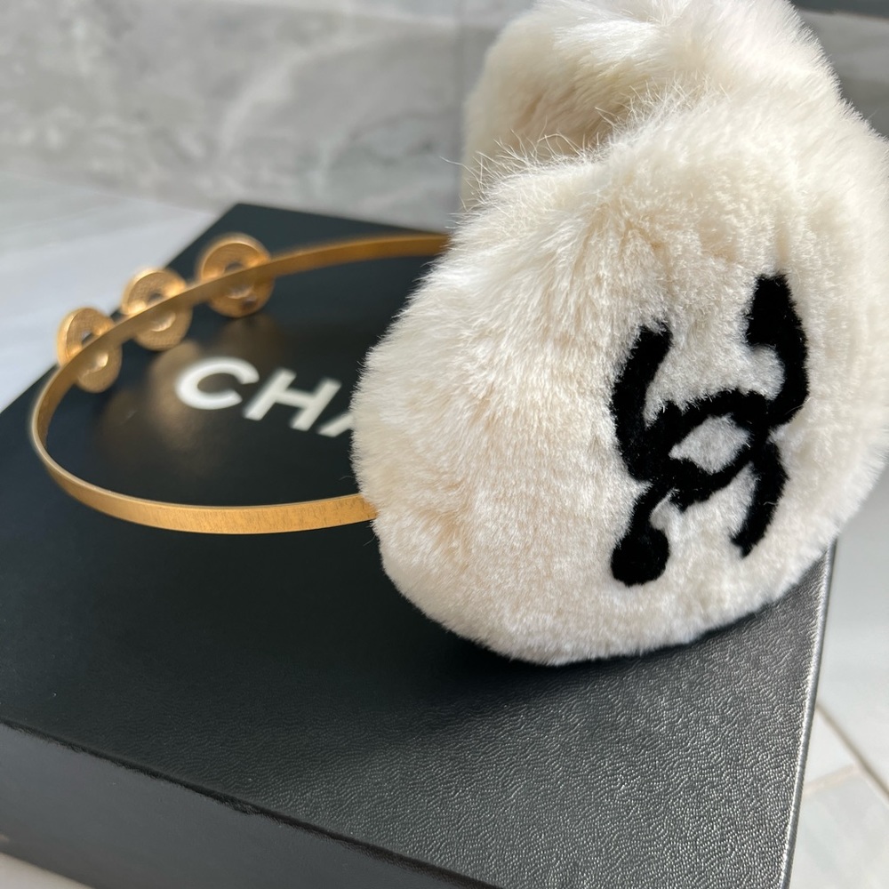 Chanel fur earmuffs authentic pearl gold 2001